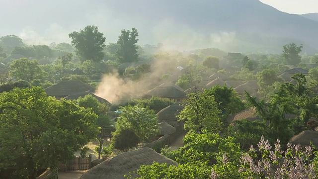 民俗村(Naganeubseong)的日出景观视频素材