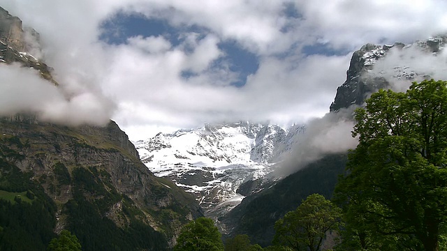 WS T/L冰川山脉和云/ Grindelwald，伯恩斯高地，瑞士视频素材