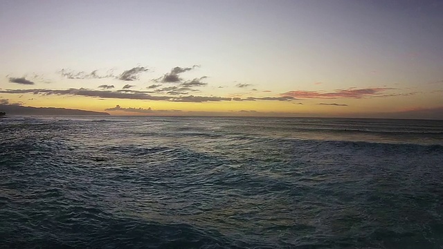 夏威夷日落，空中冲浪。视频素材