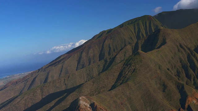 毛伊山山脊鸟瞰图视频素材