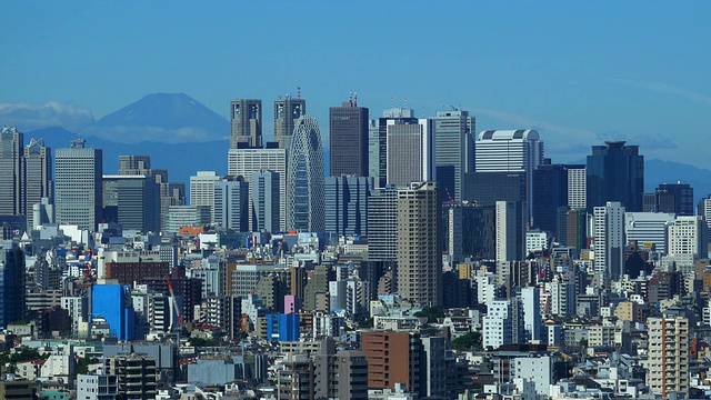 夏天的富士山和新宿大厦视频素材