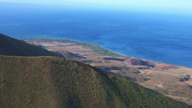 从山区到夏威夷海岸线视频素材