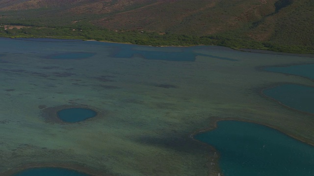 太平洋夏威夷莫洛凯岛海岸附近视频素材