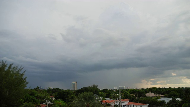 劳德代尔堡上空风暴云和降雨的时间间隔(4K超高清)视频素材