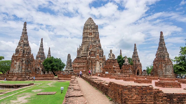 时间流逝的地标性古老寺庙wat chaiwatthanaram视频素材