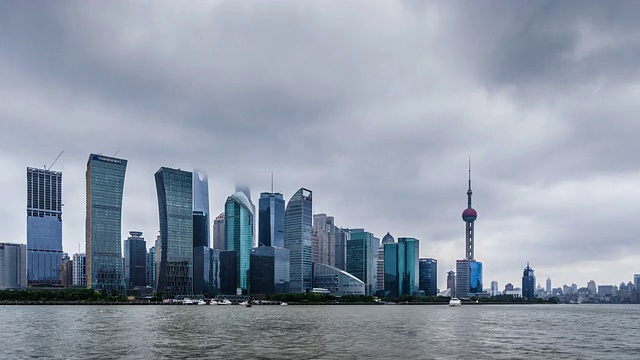 T/L WS ZI Shanghai Skyline on an Overcast Day /上海，中国视频素材