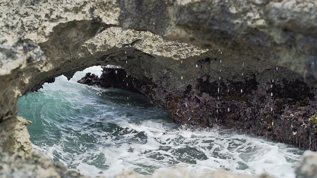 岩石和海视频素材