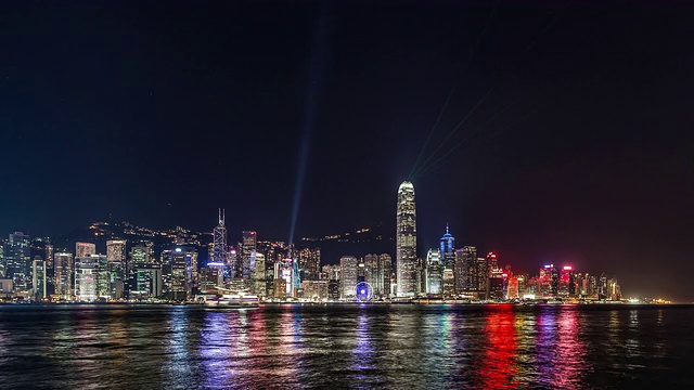 夜间/中国香港的维多利亚港码头视频素材