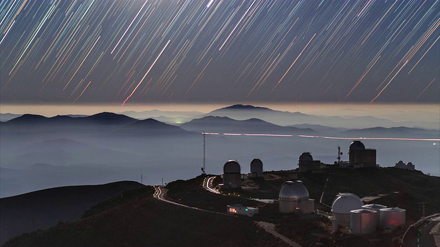 天文台上方的星迹视频素材