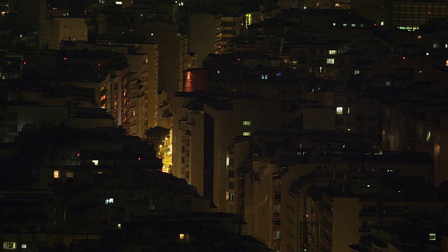 在里约热内卢de Janeiro，巴西的建筑屋顶平移拍摄视频素材