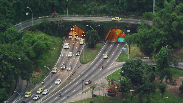 早上仍然拍摄的高速交通在隧道十字路口在里约热内卢de Janeiro。视频素材