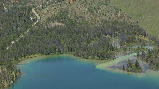 CU AERIAL ZO湖和拉出揭示地狱峡谷/爱达荷州，美国视频素材