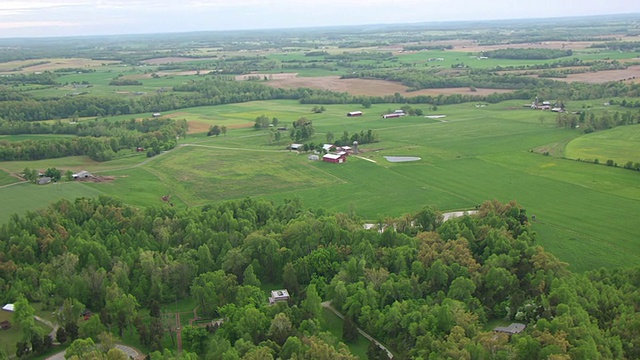 MS AERIAL DS ZO林肯纪念堂和景观/ Hodgenville，肯塔基，美国视频素材