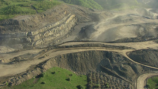 美国肯塔基州，有卡车的WS空中山顶移除基地视频素材