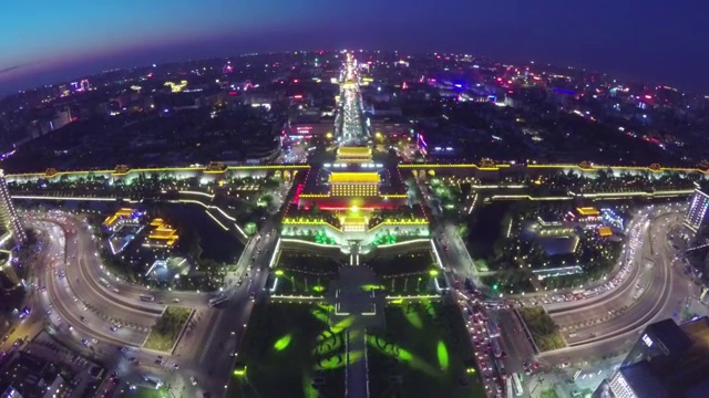 WS古城墙南门夜景鸟瞰图/中国陕西西安视频素材