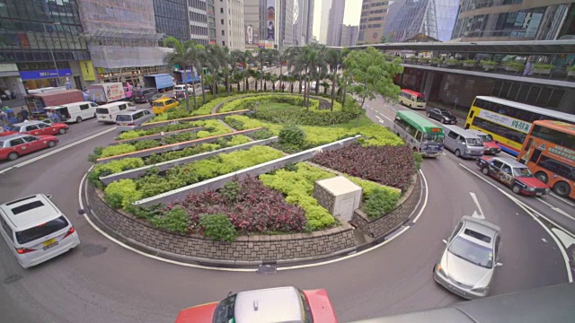 追踪镜头:中国香港市中心繁忙的交通状况视频素材