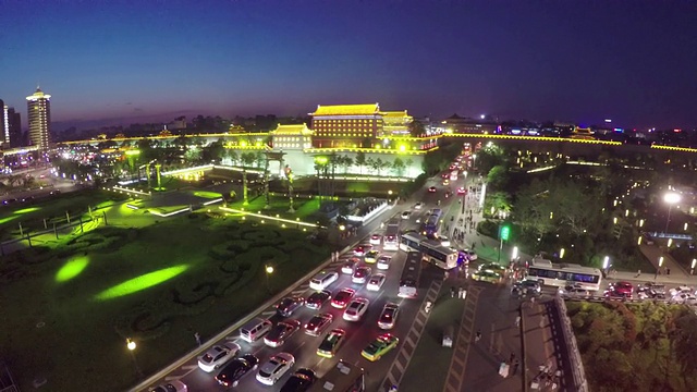 WS古城墙南门夜景鸟瞰图/中国陕西西安视频素材