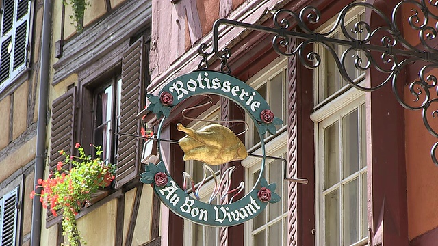 法国阿尔萨斯斯特拉斯堡，Rue du Maroquin / Strasbourg, Old town Petite France视频素材