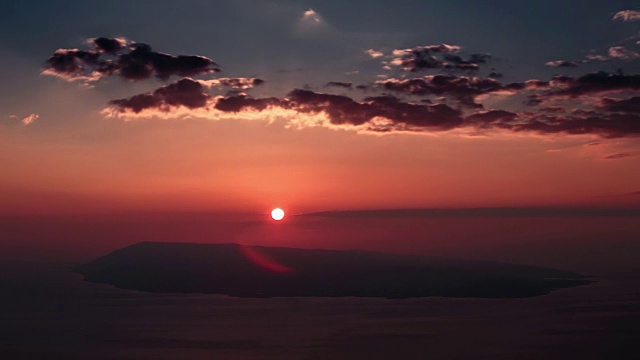 克罗地亚比奥科沃，迪纳尔海岸线，夕阳下的布拉克岛视频素材