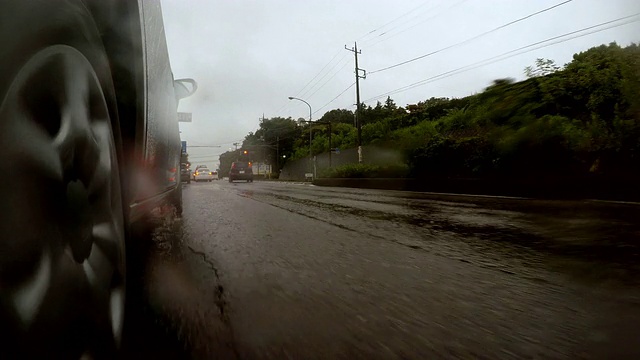 雨天开车- 4k -视频素材