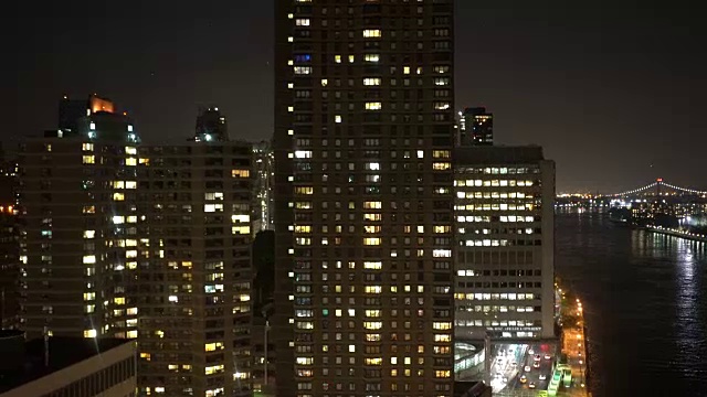 鸟瞰图的城市景观大都市在夜晚的天空视频素材