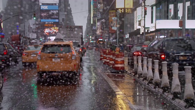 时代广场的雨天视频素材