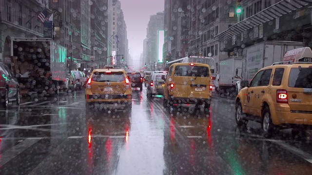 曼哈顿的雨天视频素材