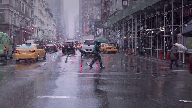 曼哈顿的雨天视频素材