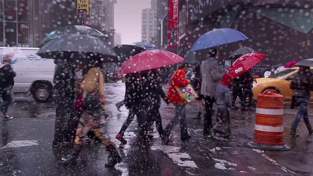 时代广场的雨天视频素材