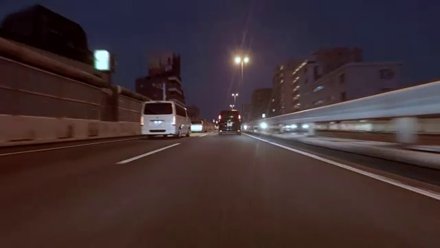 在黄昏的高速公路上开车- 4K-视频素材