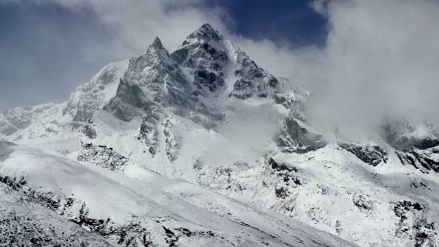 鸟瞰图喜马拉雅雪山在不丹视频下载