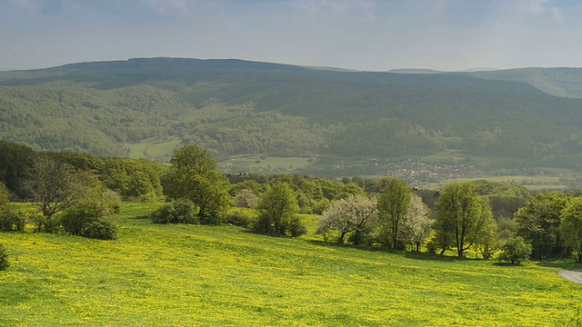 春天在Rhön，典型的地区图林根州，德国视频下载