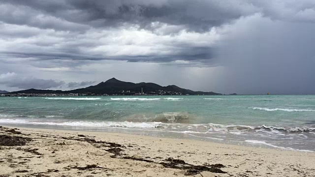 海上的雨天视频素材