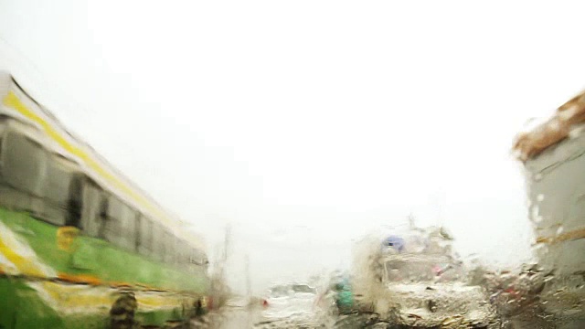 雨季的交通视频素材