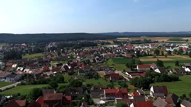 德国Abenberg镇上空的无人机视频素材