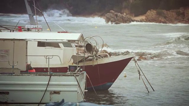 海港里风浪汹涌视频素材