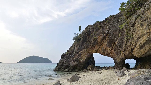 著名的岩层，泰国安达曼海Koh Khai视频素材