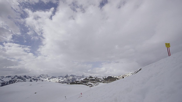 蒂洛尔阿尔卑斯山滑雪坡道的时间间隔。视频下载