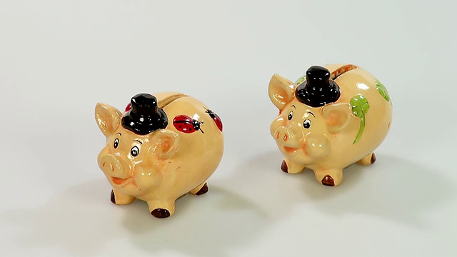 Piggybanks / Saarburg，莱茵兰-普法尔茨，德国视频素材