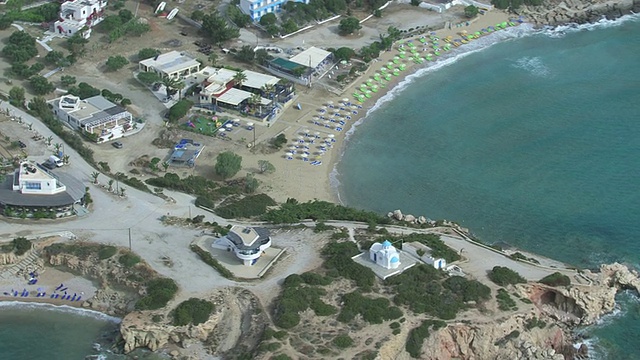 WS AERIAL DS View海湾，除了酒店/ Karpathos, Dodecanese，希腊视频素材