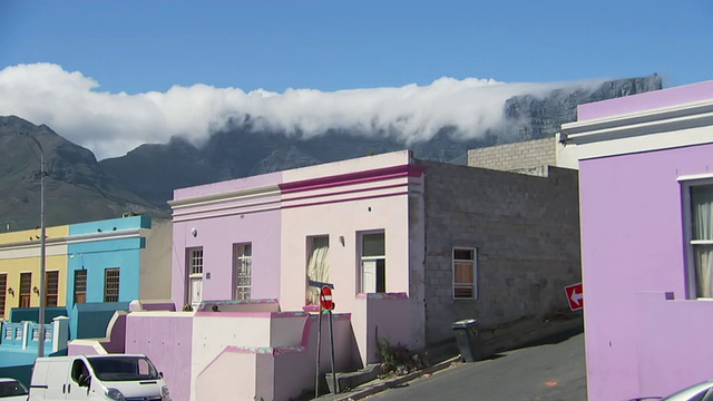 南非西开普省的博卡普镇(Bo Kaap / Cape Town)五颜六色的房子视频素材