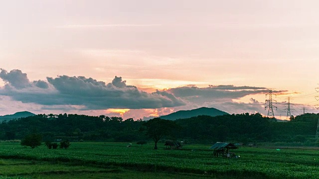 日落时的风暴云视频素材