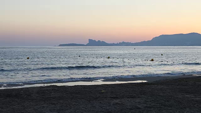 夏日，在La madrag拉格，位于法国Côte d'Azur的滨海圣西尔港视频素材