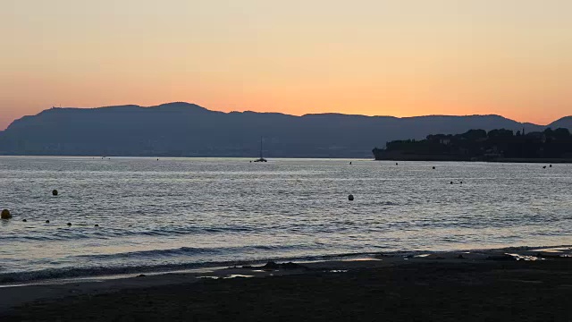 夏日，在La madrag拉格，位于法国Côte d'Azur的滨海圣西尔港视频素材