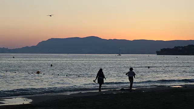 夏日，在La madrag拉格，位于法国Côte d'Azur的滨海圣西尔港视频素材