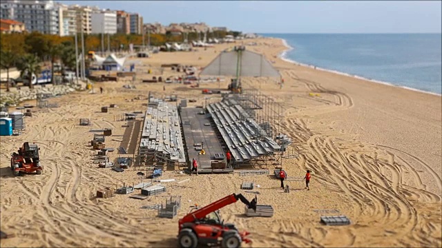 海滩上建筑工程的时间推移图。视频素材