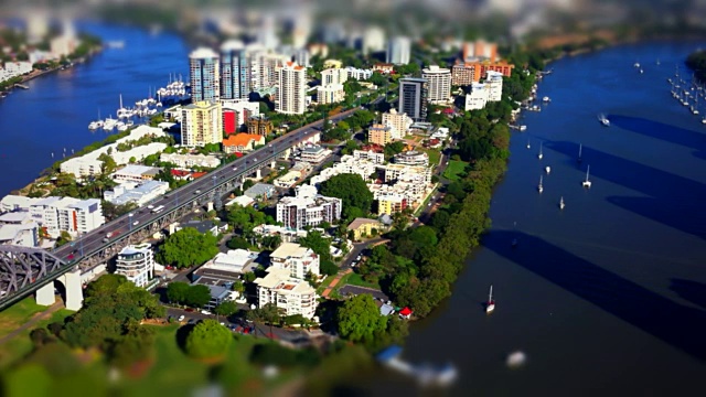 布里斯班与河流的空中时光流逝，缩影城市视频素材