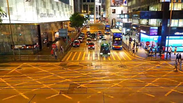 香港市内夜间的延时交通视频素材