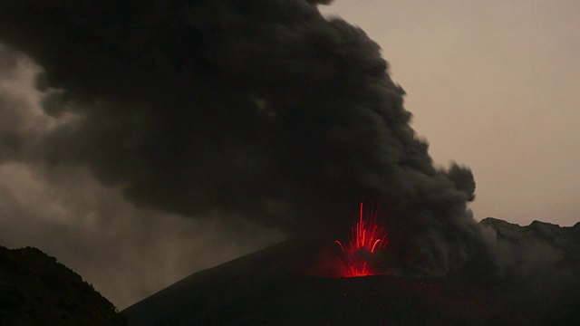 樱岛火山闪电视频素材