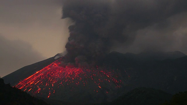 樱岛火山闪电视频素材